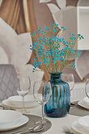 Floral Apartment Nyska by Renters