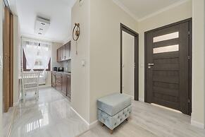 Floral Apartment Nyska by Renters