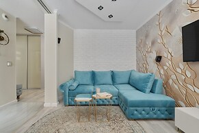 Floral Apartment Nyska by Renters