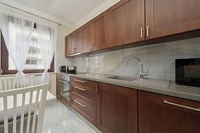 Floral Apartment Nyska by Renters