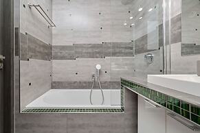 Floral Apartment Nyska by Renters