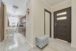 Floral Apartment Nyska by Renters