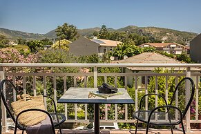 Rosilion Studios & Apartments