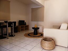 Rosilion Studios & Apartments