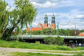 Dark Grey and Pink Apartment by Renters
