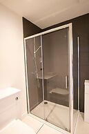 Crown Court Hotel & Bar.