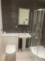 Crown Court Hotel & Bar.