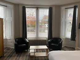 Crown Court Hotel & Bar.