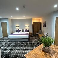 Crown Court Hotel & Bar.