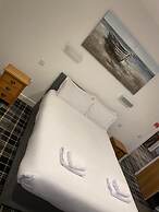 Crown Court Hotel & Bar.