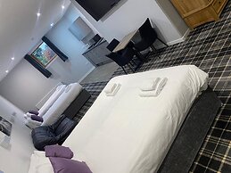 Crown Court Hotel & Bar.