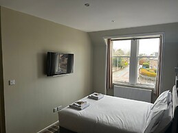 Crown Court Hotel & Bar.