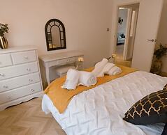 Beautiful 3 Bedroom Apartment in Bournemouth