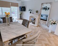 Beautiful 3 Bedroom Apartment in Bournemouth