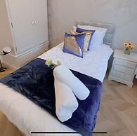 Beautiful 3 Bedroom Apartment in Bournemouth