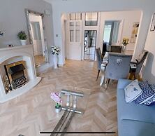 Beautiful 3 Bedroom Apartment in Bournemouth