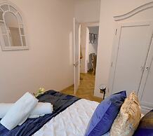 Beautiful 3 Bedroom Apartment in Bournemouth