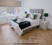 Beautiful 3 Bedroom Apartment in Bournemouth