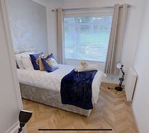 Beautiful 3 Bedroom Apartment in Bournemouth
