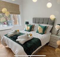 Beautiful 3 Bedroom Apartment in Bournemouth