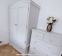 Beautiful 3 Bedroom Apartment in Bournemouth