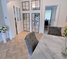 Beautiful 3 Bedroom Apartment in Bournemouth