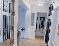 Beautiful 3 Bedroom Apartment in Bournemouth