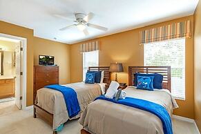 Spacious And Relaxing Home With South Facing Pool 6 Bedroom Home by Re