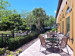 Spacious And Relaxing Home With South Facing Pool 6 Bedroom Home by Re