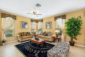 Spacious And Relaxing Home With South Facing Pool 6 Bedroom Home by Re