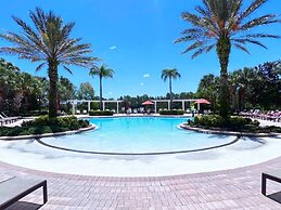 Spacious And Relaxing Home With South Facing Pool 6 Bedroom Home by Re