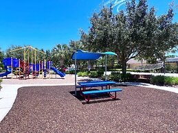 Spacious And Relaxing Home With South Facing Pool 6 Bedroom Home by Re