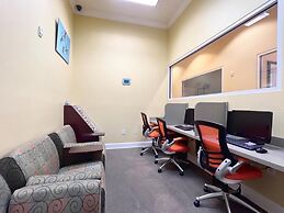 Spacious And Relaxing Home With South Facing Pool 6 Bedroom Home by Re