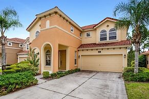 Spacious And Relaxing Home With South Facing Pool 6 Bedroom Home by Re