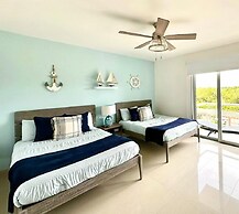 Ov324n 2 Bedroom Condo by RedAwning