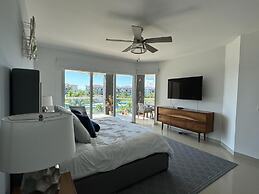 Ov324n 2 Bedroom Condo by RedAwning