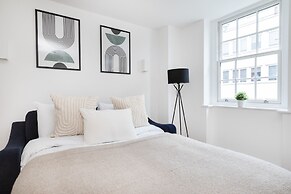 Modern 1BR with Balcony by Soho