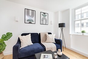 Modern 1BR with Balcony by Soho