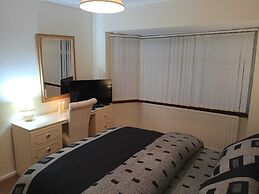 Beautiful 4-bed Apartment in Wolverhampton
