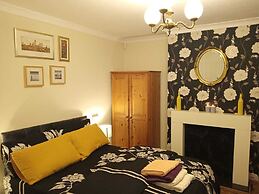 Beautiful 4-bed Apartment in Wolverhampton