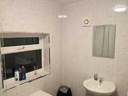 Beautiful 4-bed Apartment in Wolverhampton