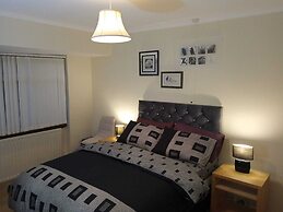 Beautiful 4-bed Apartment in Wolverhampton