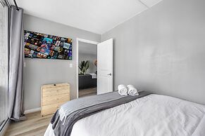 Chic Condo in Brickell Pool & Gym