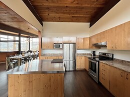 Le Grand Chalet by RVMT