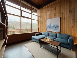 Le Grand Chalet by RVMT