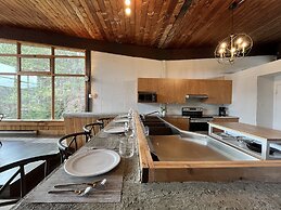 Le Grand Chalet by RVMT