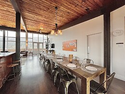 Le Grand Chalet by RVMT