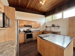Le Grand Chalet by RVMT