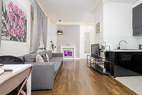 Atmospheric Mariensztat by Renters