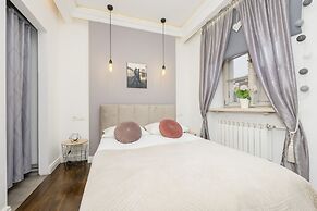 Atmospheric Mariensztat by Renters